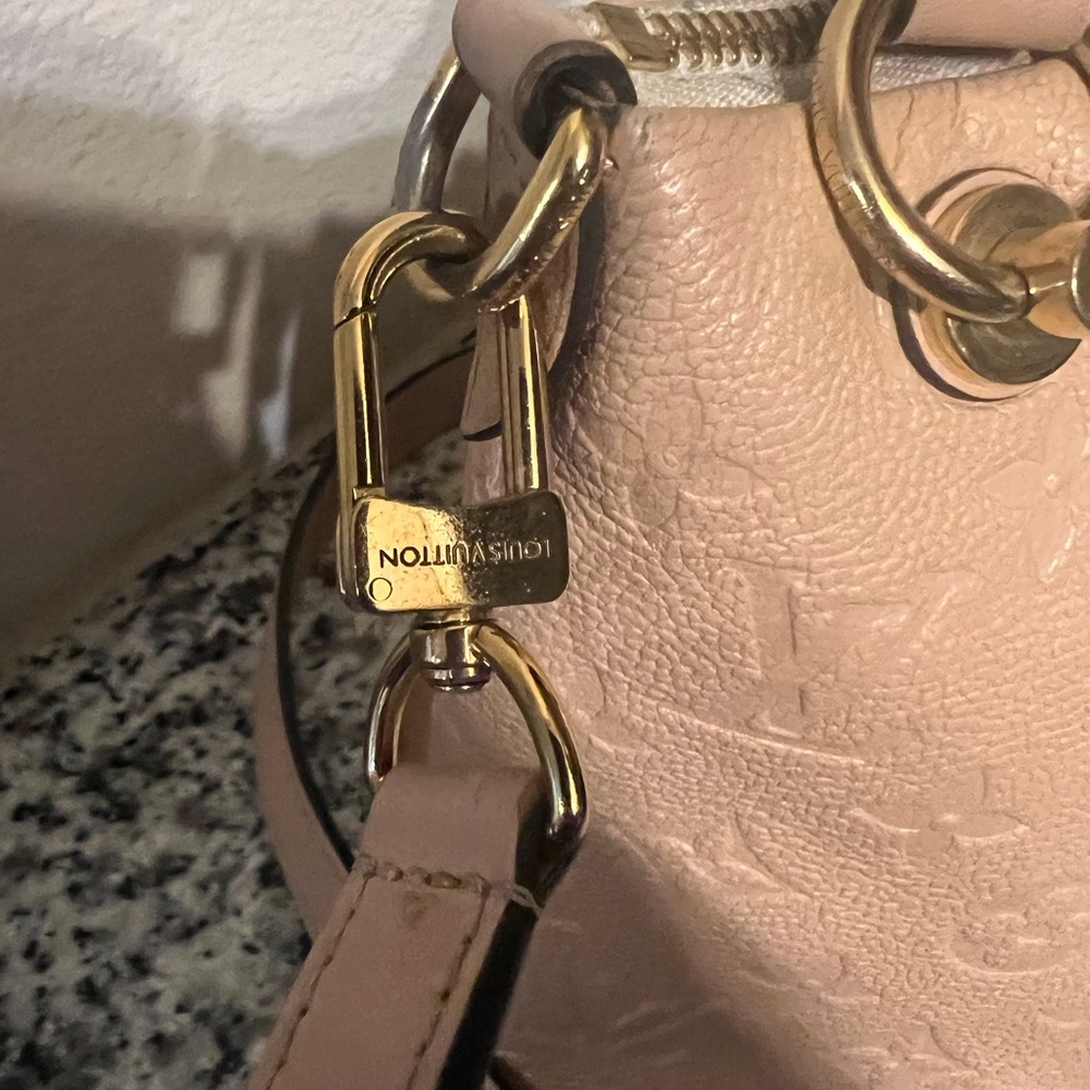Louis Vuitton V Tote BB Empreinte - Picture 8 of 16